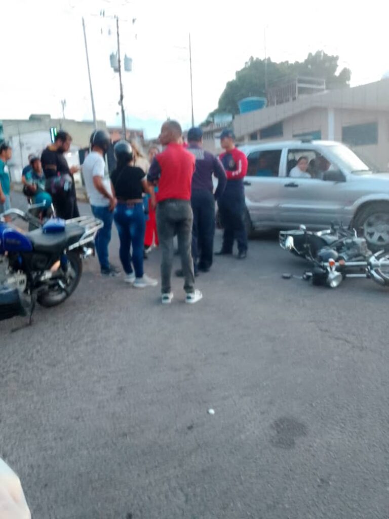 Tres lesionados en choque entre dos motos en San Antonio – Diario La Nación