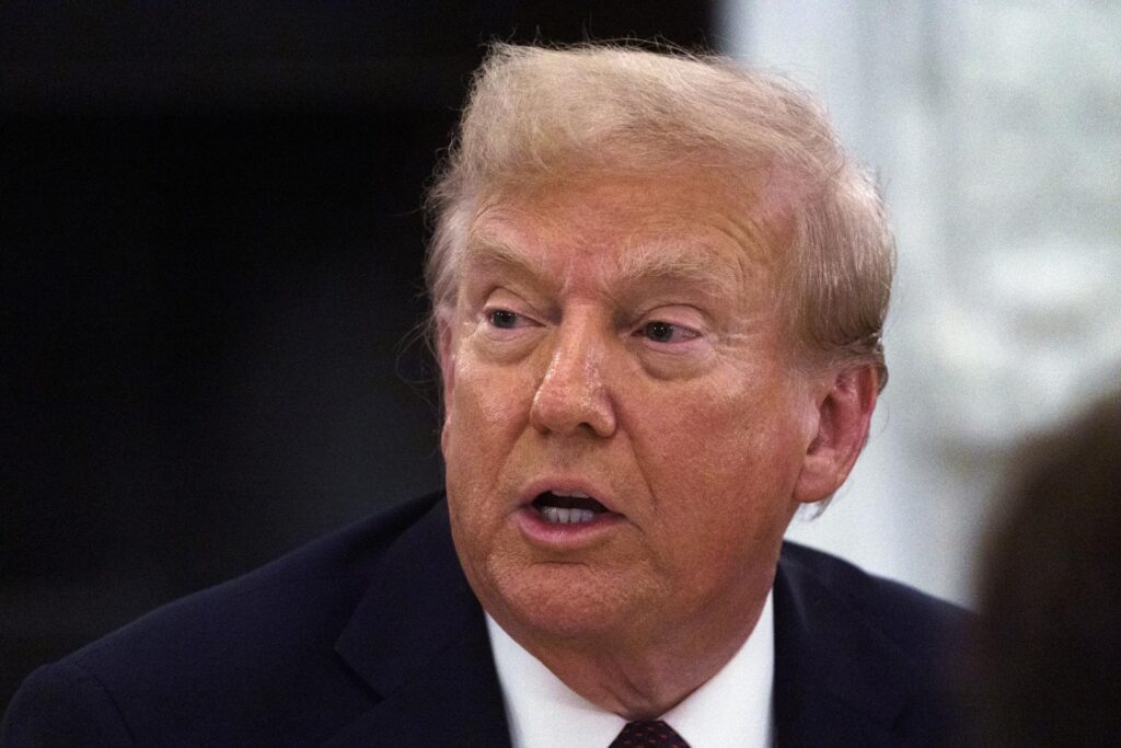 Trump advierte a Venezuela que derribará sus aviones si ponen en peligro a militares de EEUU