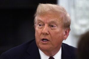 Trump advierte a Venezuela que derribará sus aviones si ponen en peligro a militares de EEUU