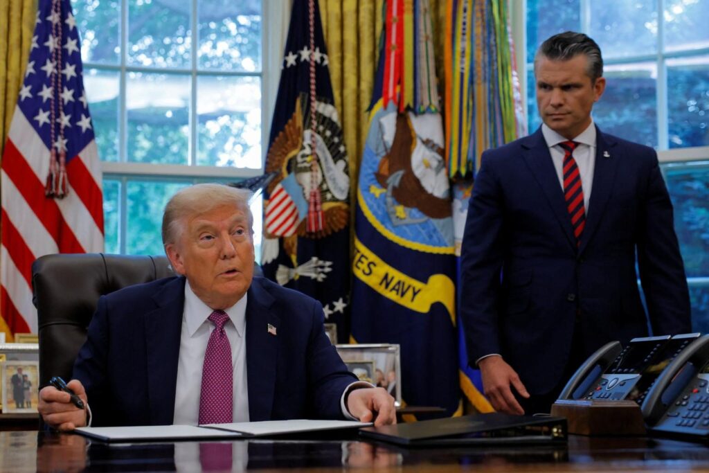 Trump autorizó al Pentágono a "hacer lo que quiera" contra cazas del régimen de Maduro