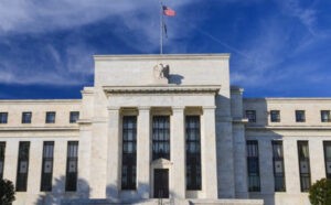 Trump dice que la Fed debería ser independiente pero que debería escucharlo más