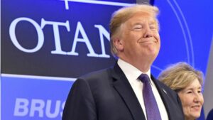 Trump le pide a la Corte Suprema de EEUU aprobar la detención de la ayuda al extranjero