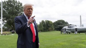 Trump sobre si está considerando «atacar a los cárteles dentro de Venezuela”: «Pronto lo sabrán» – AlbertoNews