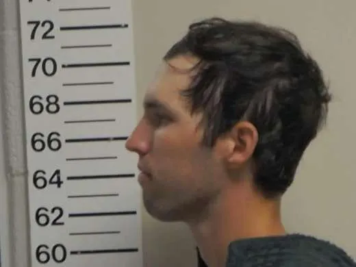 ÚLTIMA HORA | Se espera que el sospechoso por el asesinato de Charlie Kirk tenga su primera audiencia judicial el martes, según un funcionario - AlbertoNews