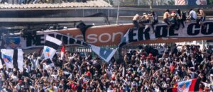 Un aficionado muere al caer del techo de un estadio en Chile – AlbertoNews