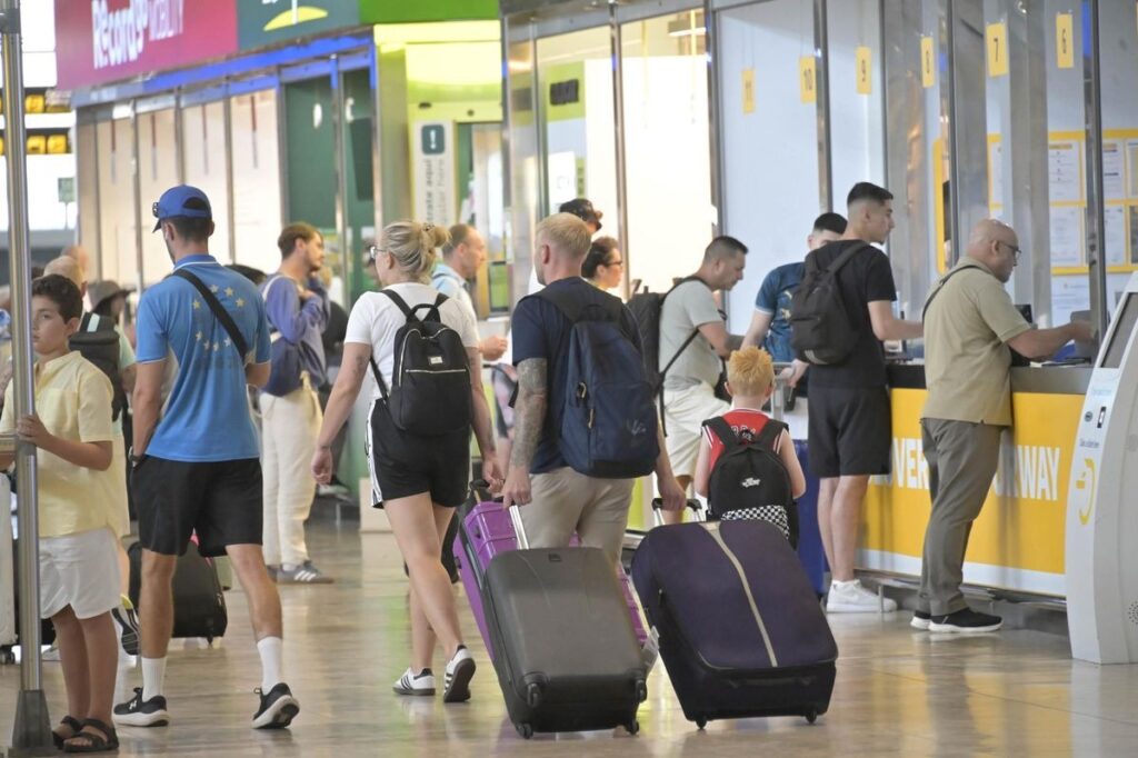 Un ciberataque paraliza aeropuertos europeos y provoca retrasos y cancelaciones masivas de vuelos - AlbertoNews