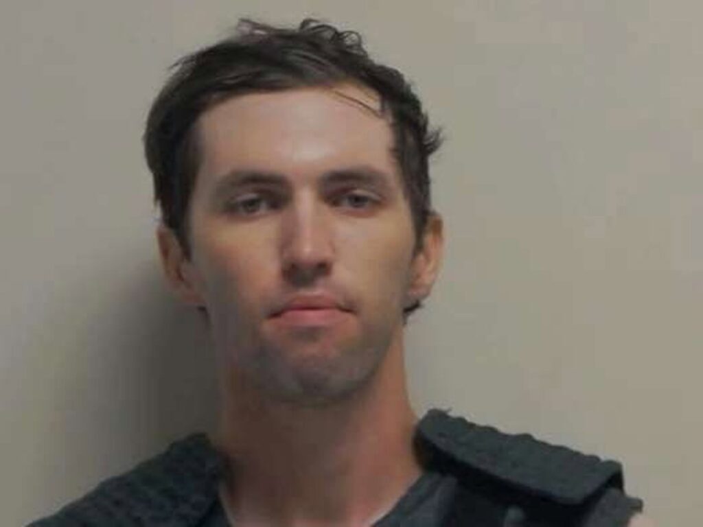Un familiar entregó al supuesto asesino de Charlie Kirk, identificado como Tyler Robinson