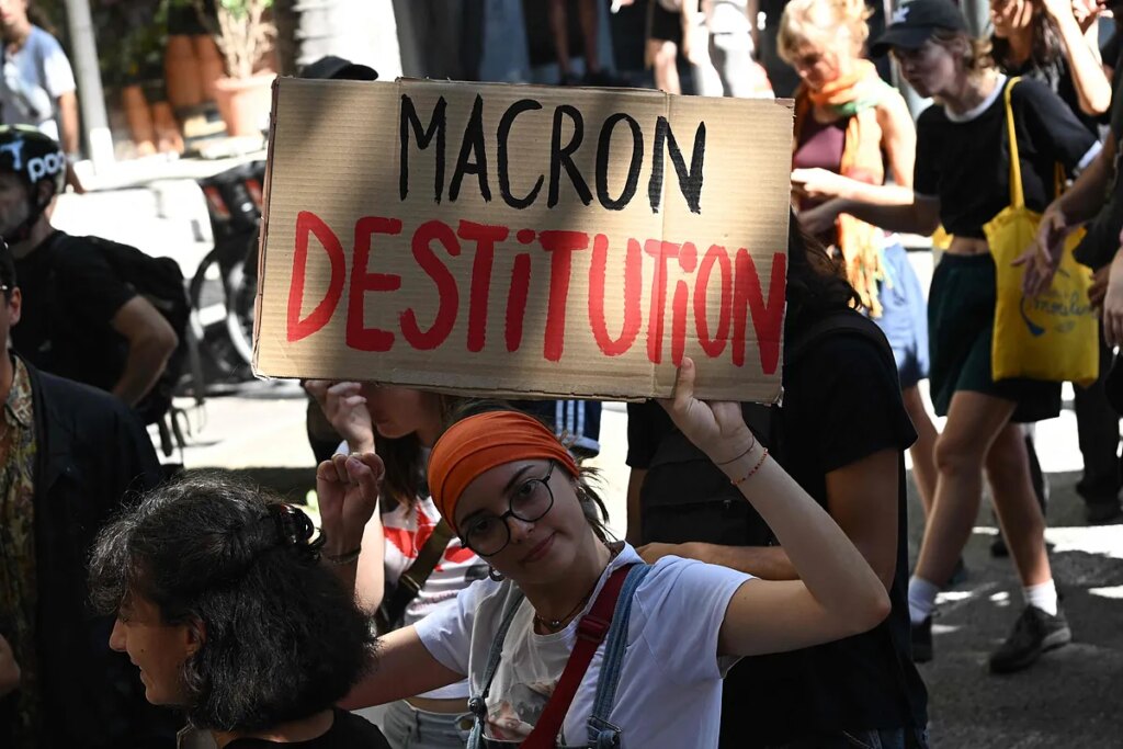 Un sondeo sitúa la popularidad de Macron en su nivel más bajo desde que accedió al poder