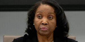Un tribunal de apelación mantiene en su cargo a la gobernadora de la Fed despedida por Trump