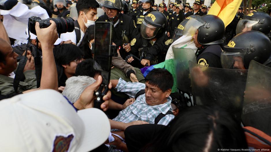 Varios heridos por disturbios durante una protesta en Perú – DW – 21/09/2025