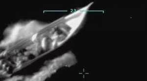 Vea el video del ataque a ‘narcobarco’ que procedía de Venezuela