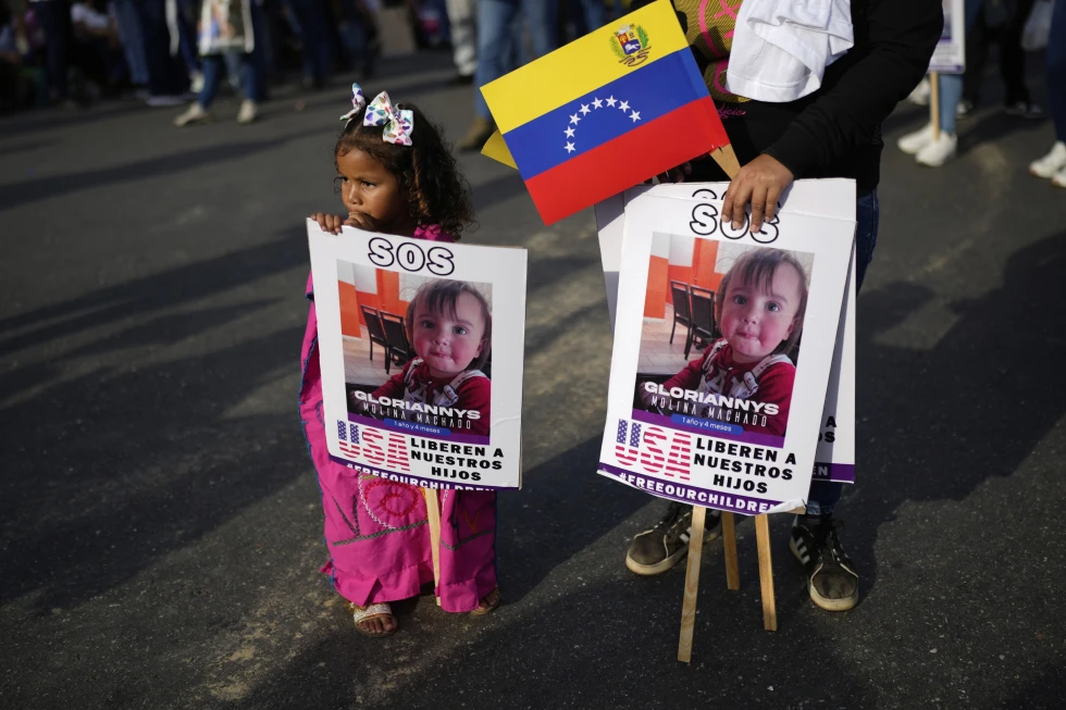 Venezolanas deportadas piden ayuda a Melania Trump para reunirse con sus hijos