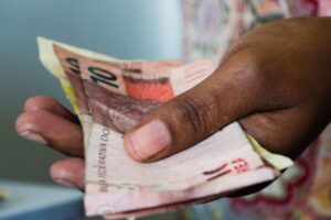 Ventas del comercio minorista brasileño encadenan cuatro meses de caída