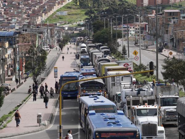 Vigilarán abusos en precios de alimentos y tiquetes por cierre de vía al Llano | Regiones | Economía