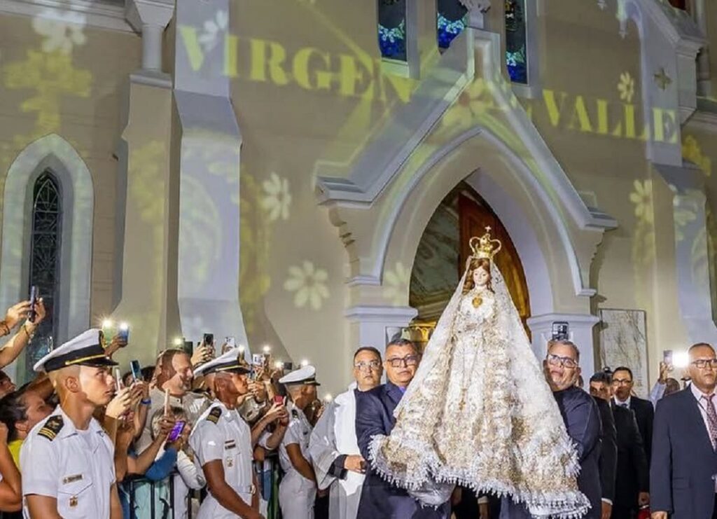 Virgen del Valle reunió a miles de devotos en tradicional bajada en Margarita