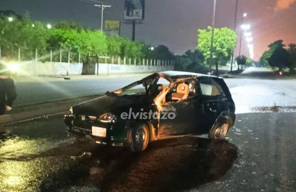 Vuelco de Corsa en Puerto La Cruz deja un adolescente de 17 y una joven de 20 lesionados