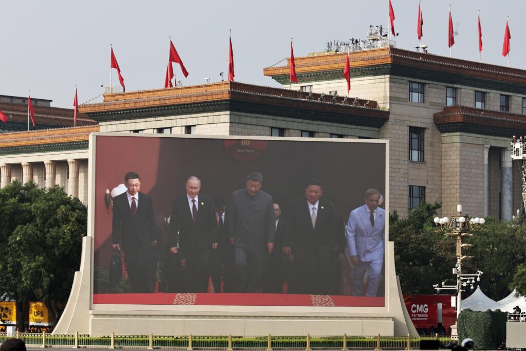 Xi Jinping inaugura junto a Putin y Kim Jong-un el desfile militar por el fin de la Segunda Guerra Mundial - AlbertoNews