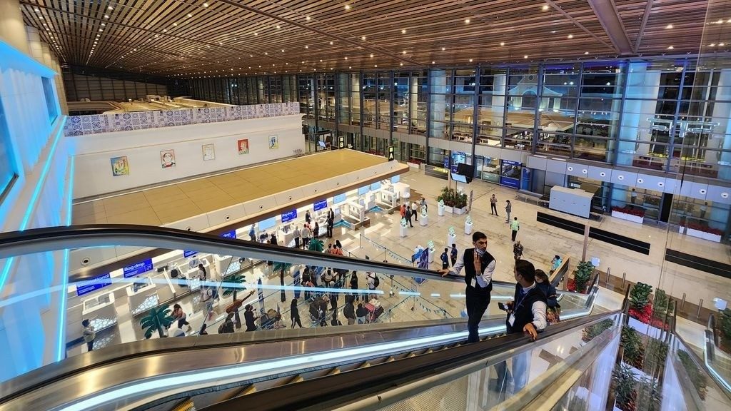 afirmó que un aeropuerto "está embrujado"