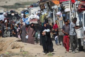 miles de gazatíes en el atasco para huir de ciudad de Gaza | elperiodico.com