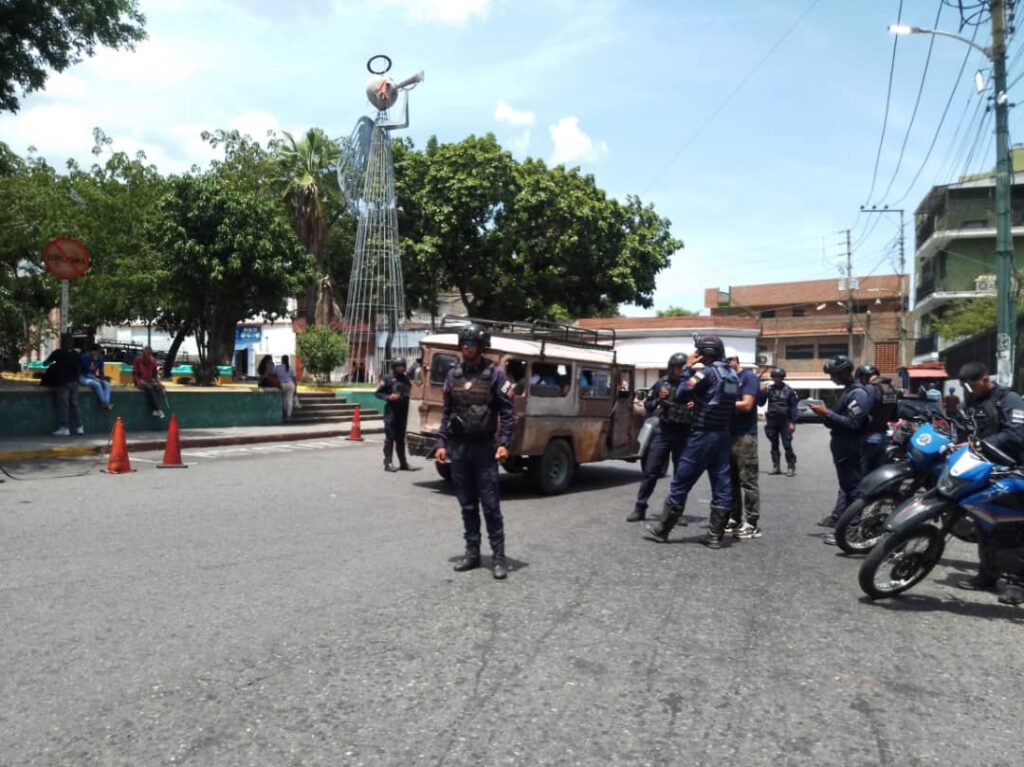 ¡Peligro en la acera!