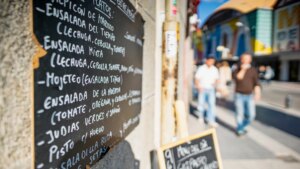 ¿Cuánto gastan los españoles cuando van a los restaurantes a comer o cenar?