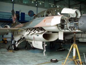 ¿Cuántos cazas F-16 y Su-30 venezolanos están realmente listos para el combate?