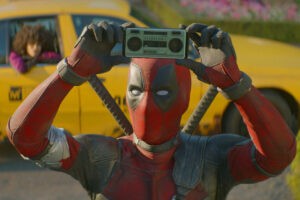 ¿Te diste cuenta? Wade Wilson dejó un recadito a Taylor Swift en Deadpool 2 y la actriz flipó en estéreo al verlo