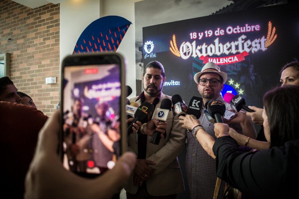 215 años de Oktoberfest aterrizan en Valencia al canto del ¡Prost! 215 años de Oktoberfest aterrizan en Valencia al canto del ¡Prost! %