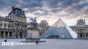 6 datos de la fascinante historia del Louvre, el antiguo palacio de la monarquía francesa convertido en el museo más grande del mundo