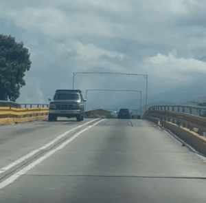 A los elevados de Catia la Mar les hace falta asfalto