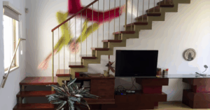 Abuela aprovecha que a la familia le está yendo mejor para lanzarse por la escalera – El Chigüire Bipolar
