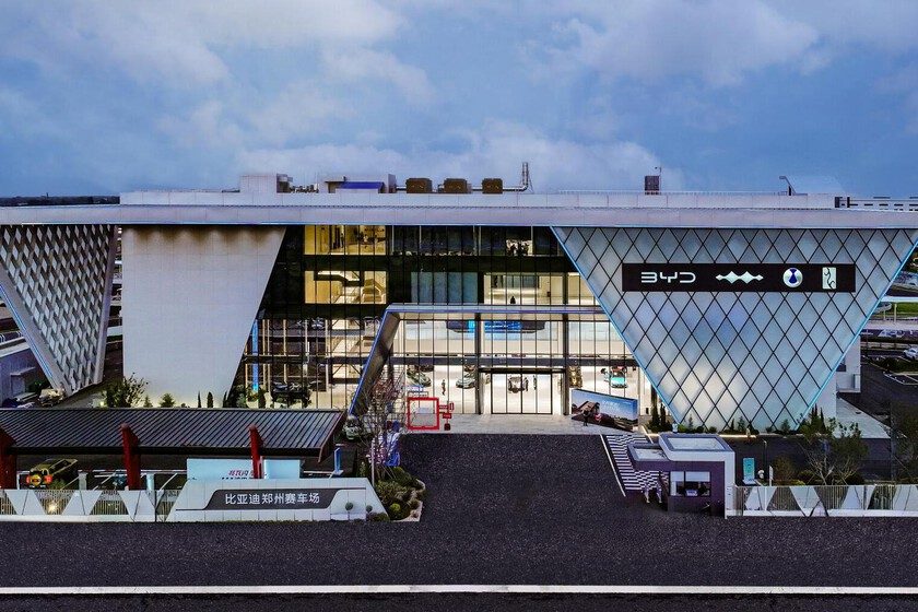 BYD ha construido una megafactoría en tiempo récord. Y no es una simple fábrica de coches: es una ciudad