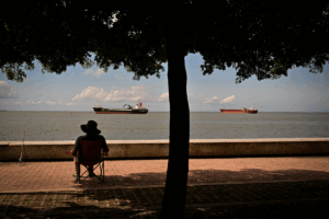 Buque de guerra estadounidense llega a Trinidad y Tobago, frente a Venezuela
