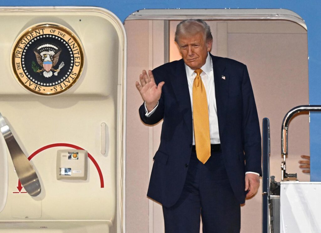 CNN | Trump está en Asia, pero está tocando tambores de guerra en América Latina - AlbertoNews