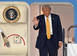 CNN | Trump está en Asia, pero está tocando tambores de guerra en América Latina – AlbertoNews