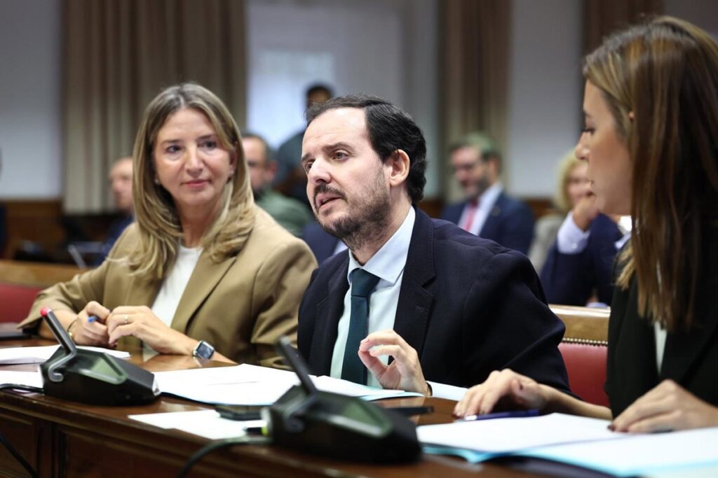 Cargos del PP admiten que su senador estuvo "atropellado" ante Sánchez y no descartan volver a citar al presidente