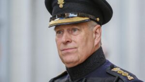 Carlos III inicia el proceso formal para retirar los títulos al príncipe Andrés | elperiodico.com