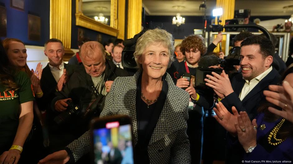 Catherine Connolly gana elecciones presidenciales en Irlanda – DW – 25/10/2025