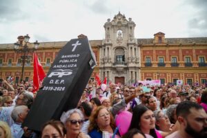 Cientos de personas abarrotan San Telmo para reclamar que ‘Nuestra vida no puede esperar’ y «respuesta» en los cribados | europapress.es
