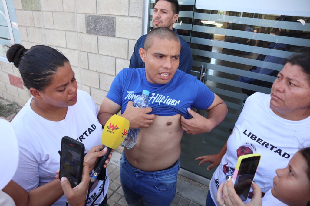 Colombianos liberados tras ser detenidos en 2024 denuncian que recibieron maltratos en cárceles venezolanas