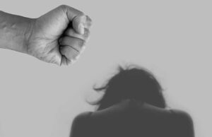 Condenado a 25 años de prisión por violencia física y sexual en contra de su pareja