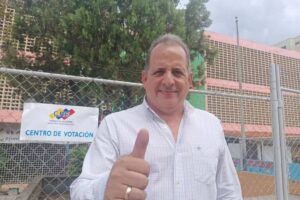 Detienen a Secretario General AD y su esposa en Trujillo