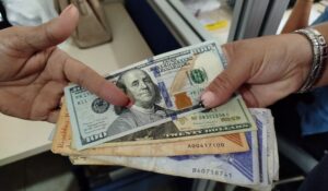 Dólar BCV sigue sin frenar su tendencia alcista que golpea el bolsillo de los venezolanos
