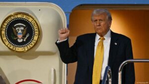Donald Trump llega a Japón para reunirse con Sanae Takaichi – DW – 27/10/2025
