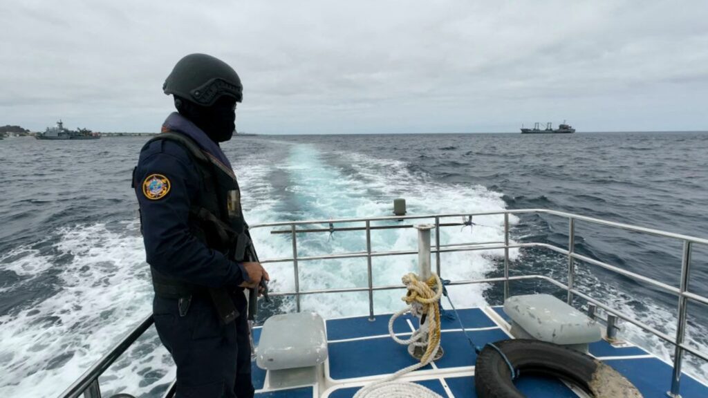 Ecuador y EEUU dieron duro golpe al narcotráfico en altamar al incautar 10 toneladas de droga - AlbertoNews