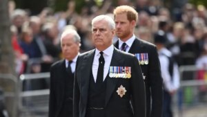 El Palacio de Buckingham le retiró los títulos al príncipe Andrés por vínculos con Jeffrey Epstein