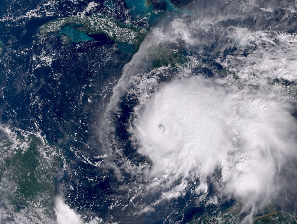 El huracán Melissa y la era de las supertormentas: qué hay detrás de la rápida intensificación de un ciclón de categoría 5 | National Geographic