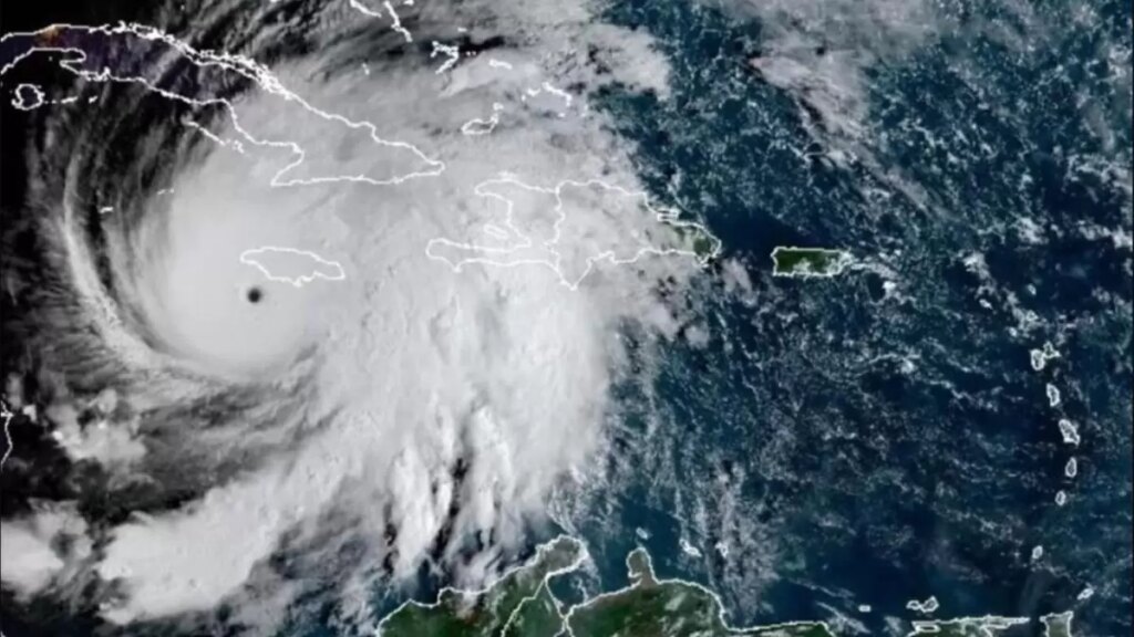 El huracán Melissa ya causa 49 muertes a su paso por el Caribe : IPS Agencia de Noticias