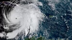 El huracán Melissa ya causa 49 muertes a su paso por el Caribe : IPS Agencia de Noticias