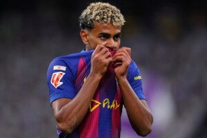 El laberinto, dentro y fuera del campo, de Lamine Yamal: «El problema es que nadie le marca el camino» | LaLiga EA Sports 2025 | elmundo.es